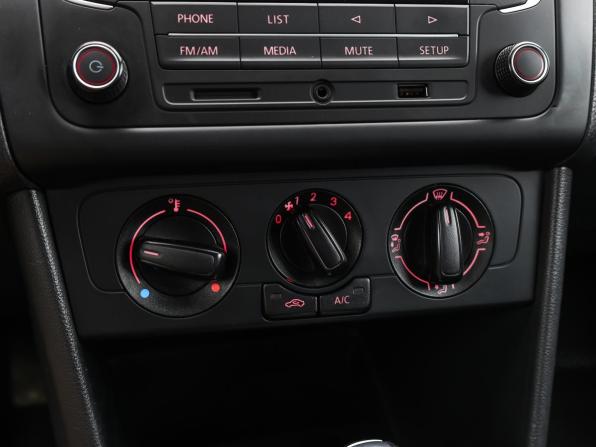 Volkswagen Polo V Рестайлинг с пробегом 2016 года, цена 898 000 рублей, 170917 км, седан, Автокод Объявления