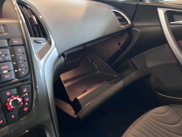 Opel Astra J Рестайлинг с пробегом 2013 года, цена 870 000 рублей, 98605 км, хэтчбек, Автокод Объявления