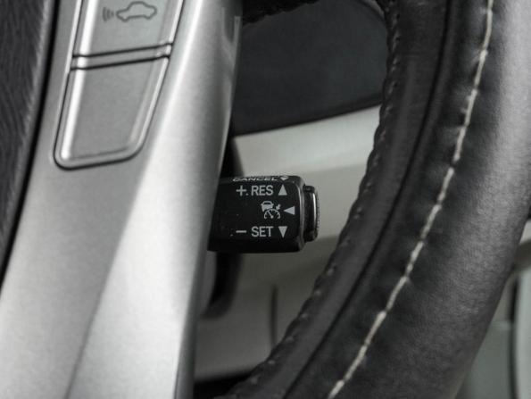 Toyota Prius III (XW30) с пробегом 2010 года, цена 919 000 рублей, 240313 км, лифтбек, Автокод Объявления