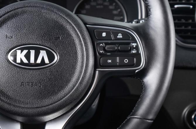 Kia Sportage IV Рестайлинг с пробегом 2018 года, цена 1 699 000 рублей, 215000 км, внедорожник, Автокод Объявления