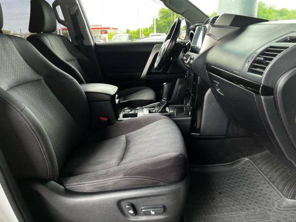 Toyota Land Cruiser Prado 150 Series Рестайлинг 1 с пробегом 2014 года, цена 2 795 000 рублей, 257283 км, внедорожник, Автокод Объявления