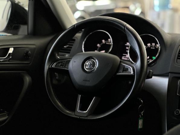 Skoda Yeti I Рестайлинг с пробегом 2017 года, цена 1 540 000 рублей, 115903 км, внедорожник, Автокод Объявления