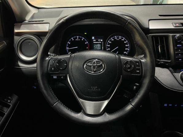 Toyota RAV4 IV (XA40) Рестайлинг с пробегом 2017 года, цена 2 240 000 рублей, 139600 км, внедорожник, Автокод Объявления