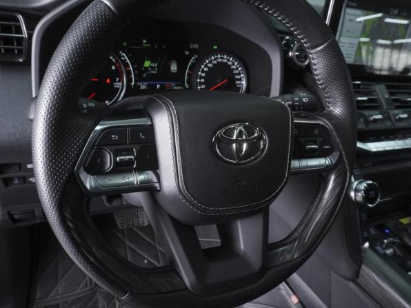 Toyota Land Cruiser 300 Series с пробегом 2022 года, цена 9 979 000 рублей, 110244 км, внедорожник, Автокод Объявления