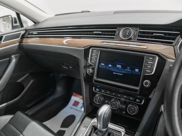 Volkswagen Passat B8 с пробегом 2016 года, цена 1 990 000 рублей, 67150 км, седан, Автокод Объявления
