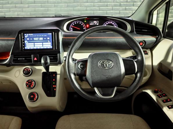 Toyota Sienta II с пробегом 2017 года, цена 1 370 000 рублей, 185040 км, минивэн, Автокод Объявления
