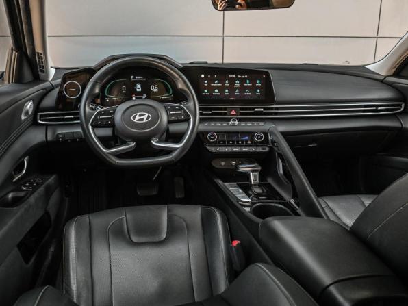 Hyundai Elantra VII (CN7) Рестайлинг с пробегом 2023 года, цена 2 099 000 рублей, 56987 км, седан, Автокод Объявления