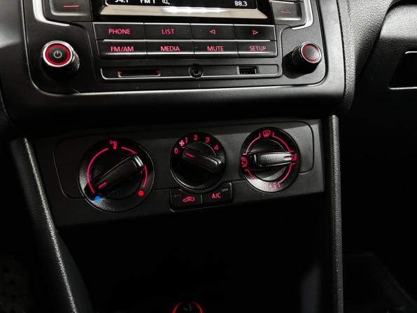Volkswagen Polo V Рестайлинг с пробегом 2016 года, цена 935 000 рублей, 161328 км, седан, Автокод Объявления
