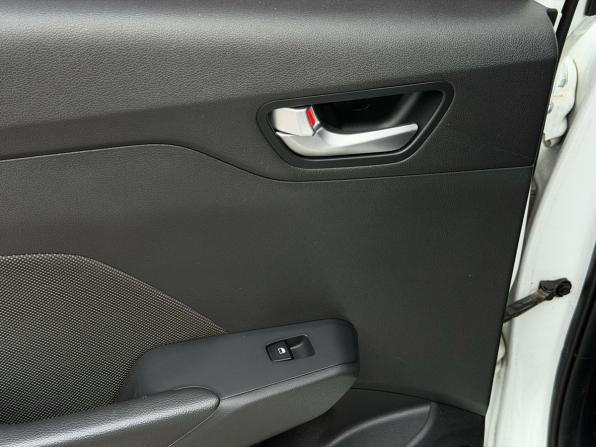 Hyundai Solaris II с пробегом 2018 года, цена 1 392 000 рублей, 125432 км, седан, Автокод Объявления