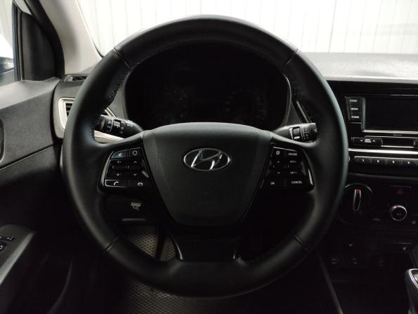 Hyundai Solaris II Рестайлинг с пробегом 2020 года, цена 940 000 рублей, 111000 км, седан, Автокод Объявления
