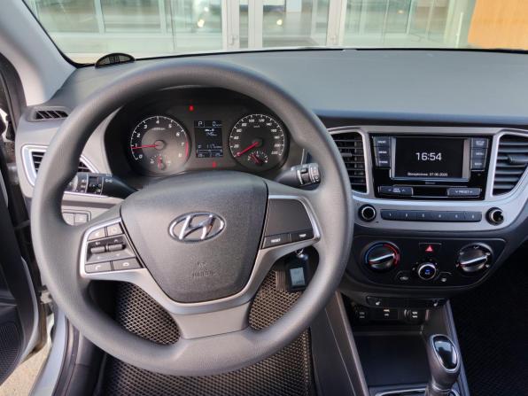 Hyundai Solaris II Рестайлинг с пробегом 2021 года, цена 1 690 000 рублей, 21129 км, седан, Автокод Объявления