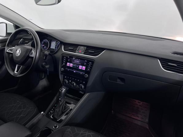Skoda Octavia III (A7) Рестайлинг с пробегом 2019 года, цена 2 170 000 рублей, 40143 км, лифтбек, Автокод Объявления