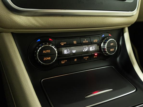 Mercedes-Benz GLA I (X156) Рестайлинг с пробегом 2019 года, цена 2 249 700 рублей, 102300 км, внедорожник, Автокод Объявления