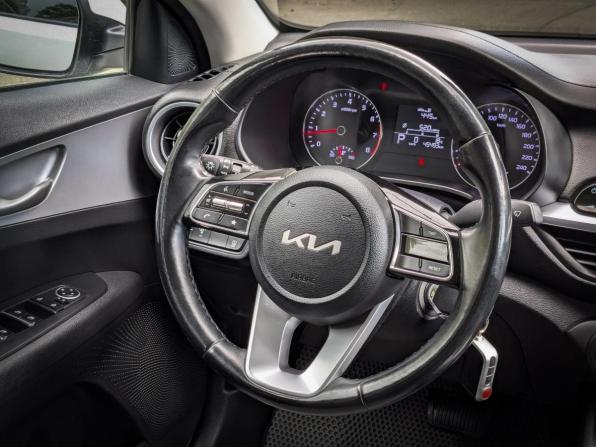 Kia Cerato IV Рестайлинг с пробегом 2022 года, цена 2 299 500 рублей, 42800 км, седан, Автокод Объявления