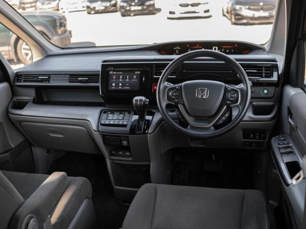 Honda Stepwgn V с пробегом 2015 года, цена 1 799 000 рублей, 176569 км, минивэн, Автокод Объявления