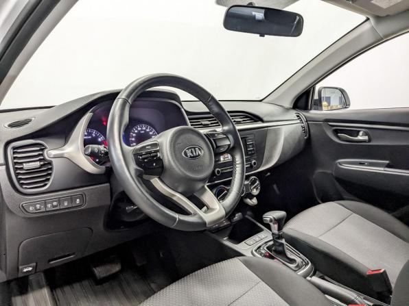 Kia Rio IV Рестайлинг с пробегом 2021 года, цена 1 725 000 рублей, 35989 км, седан, Автокод Объявления