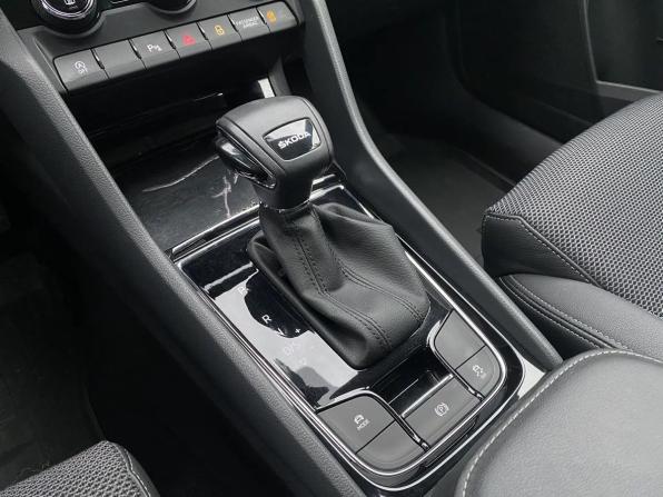 Skoda Karoq I с пробегом 2021 года, цена 2 399 000 рублей, 48644 км, внедорожник, Автокод Объявления