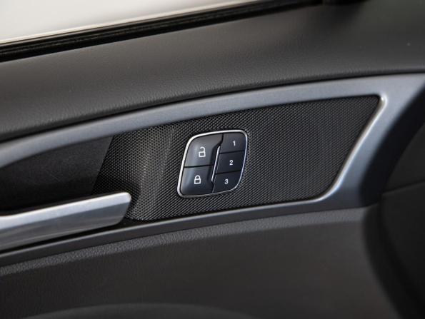 Ford Mondeo V с пробегом 2016 года, цена 1 325 000 рублей, 209904 км, седан, Автокод Объявления