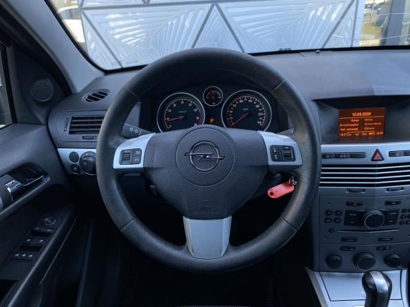 Opel Astra H Рестайлинг с пробегом 2012 года, цена 599 000 рублей, 211689 км, седан, Автокод Объявления