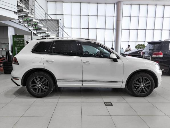 Volkswagen Touareg II Рестайлинг с пробегом 2017 года, цена 2 750 000 рублей, 300600 км, внедорожник, Автокод Объявления