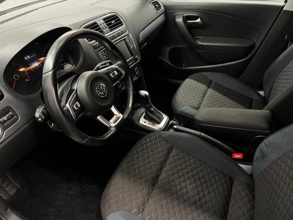 Volkswagen Polo V Рестайлинг с пробегом 2019 года, цена 1 247 000 рублей, 115469 км, седан, Автокод Объявления