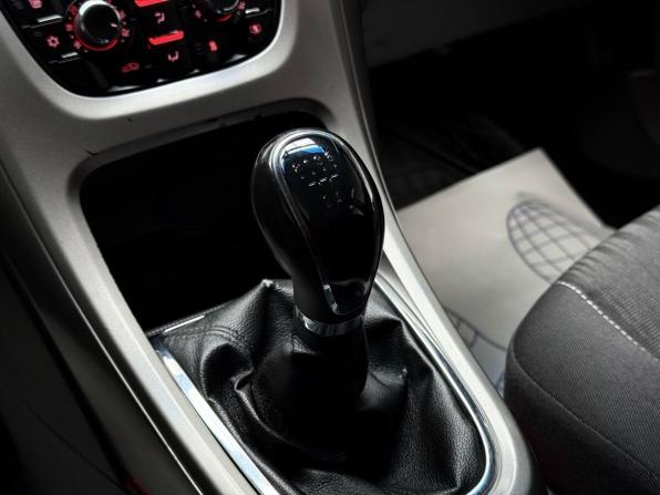 Opel Astra J с пробегом 2012 года, цена 599 000 рублей, 199000 км, хэтчбек, Автокод Объявления