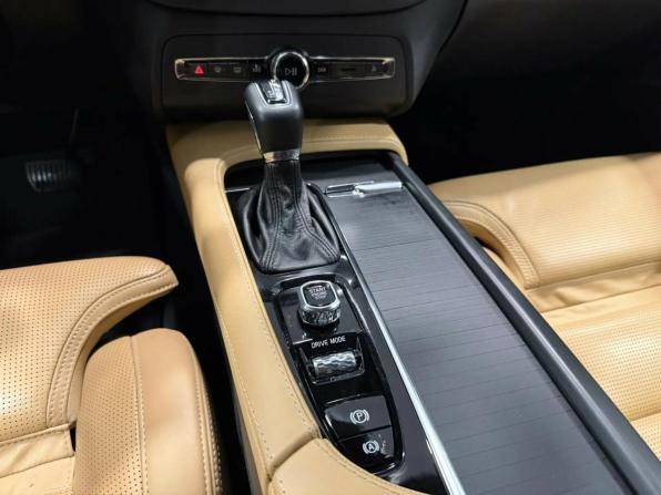 Volvo XC90 II Рестайлинг 1 с пробегом 2021 года, цена 4 670 000 рублей, 97697 км, внедорожник, Автокод Объявления