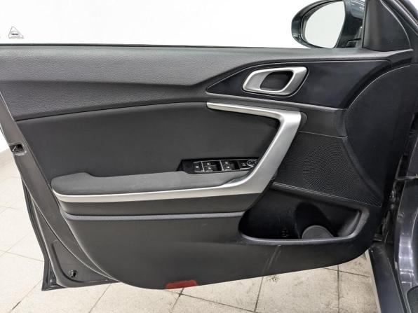 Kia Ceed III с пробегом 2019 года, цена 1 620 000 рублей, 119055 км, хэтчбек, Автокод Объявления