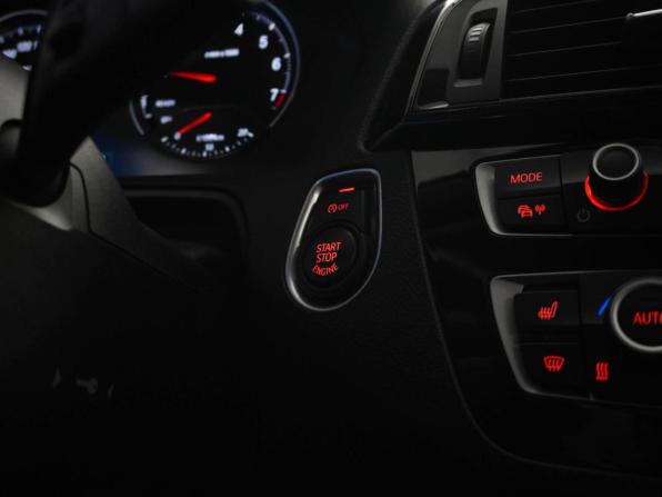 BMW 1 серии II (F20/F21) Рестайлинг 2 с пробегом 2018 года, цена 1 699 077 рублей, 105919 км, хэтчбек, Автокод Объявления
