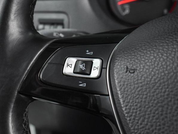Volkswagen Polo V Рестайлинг с пробегом 2017 года, цена 944 000 рублей, 208354 км, седан, Автокод Объявления