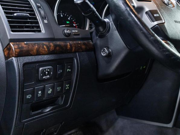 Toyota Land Cruiser 200 Series Рестайлинг 1 с пробегом 2012 года, цена 3 800 000 рублей, 203808 км, внедорожник, Автокод Объявления