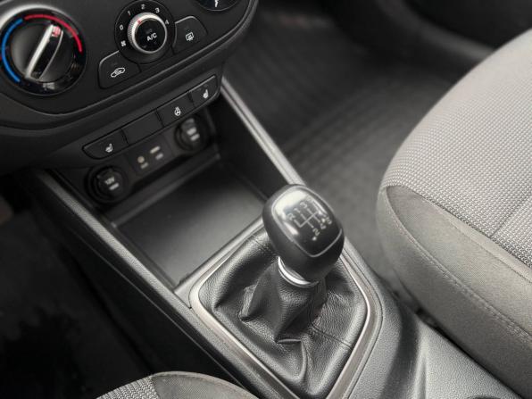 Hyundai Solaris II с пробегом 2017 года, цена 950 000 рублей, 172617 км, седан, Автокод Объявления
