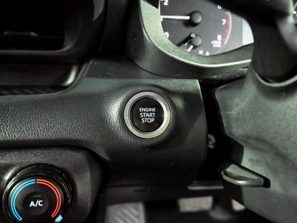 Toyota Yaris IV с пробегом 2021 года, цена 1 220 000 рублей, 146061 км, хэтчбек, Автокод Объявления