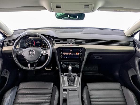 Volkswagen Passat B8 с пробегом 2019 года, цена 2 400 000 рублей, 128087 км, седан, Автокод Объявления