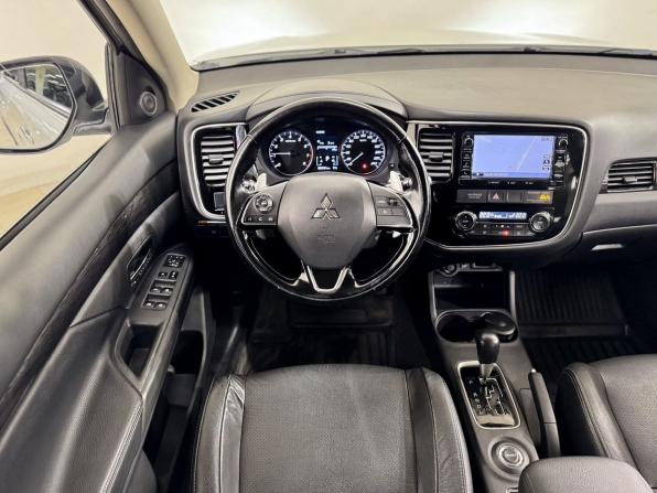 Mitsubishi Outlander III Рестайлинг 2 с пробегом 2016 года, цена 2 050 000 рублей, 65741 км, внедорожник, Автокод Объявления