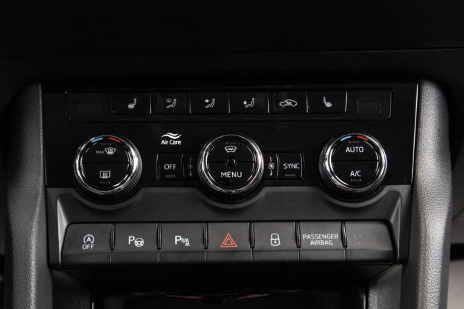 Skoda Karoq I с пробегом 2020 года, цена 2 249 000 рублей, 110532 км, внедорожник, Автокод Объявления