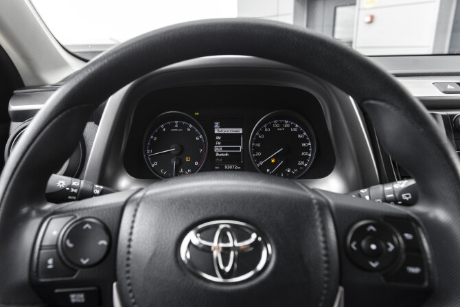 Toyota RAV4 IV (XA40) Рестайлинг с пробегом 2017 года, цена 2 150 000 рублей, 93000 км, внедорожник, Автокод Объявления
