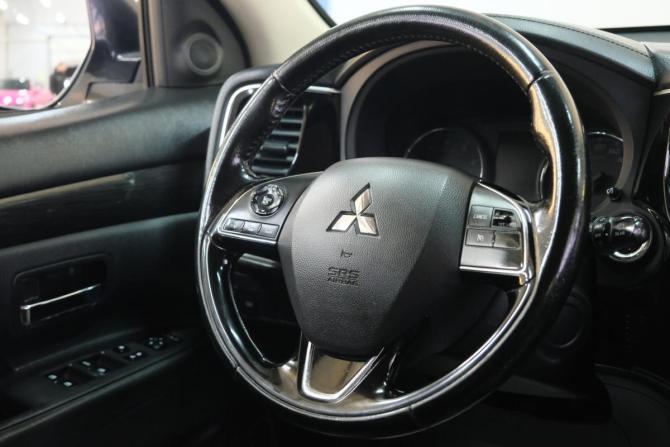 Mitsubishi Outlander III Рестайлинг 2 с пробегом 2016 года, цена 1 669 000 рублей, 327000 км, внедорожник, Автокод Объявления