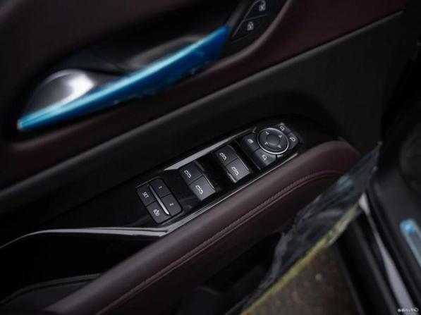 Cadillac Escalade V с пробегом 2024 года, цена 23 500 000 рублей, 18 км, внедорожник, Автокод Объявления