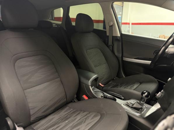Kia Ceed II Рестайлинг с пробегом 2017 года, цена 1 339 000 рублей, 132689 км, универсал, Автокод Объявления