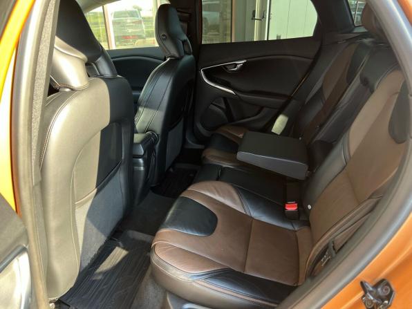 Volvo V40 Cross Country I с пробегом 2013 года, цена 1 150 000 рублей, 129417 км, хэтчбек, Автокод Объявления