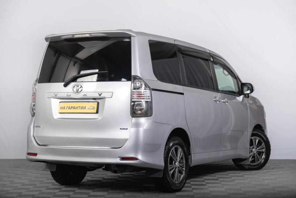 Toyota Voxy II (R70) Томск  - изображение 7