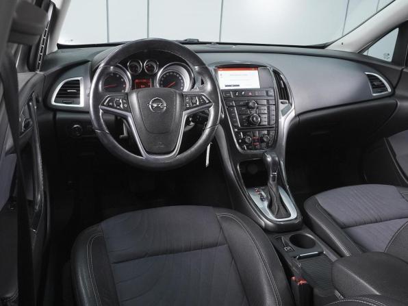 Opel Astra J Рестайлинг с пробегом 2014 года, цена 950 000 рублей, 137222 км, седан, Автокод Объявления