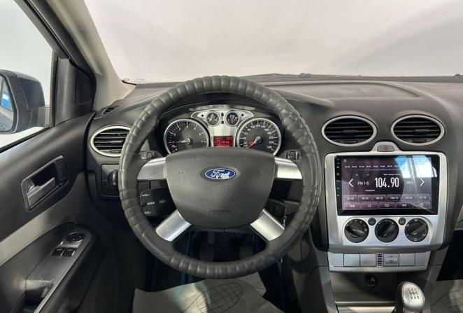 Ford Focus II Рестайлинг с пробегом 2010 года, цена 300 000 рублей, 289174 км, седан, Автокод Объявления