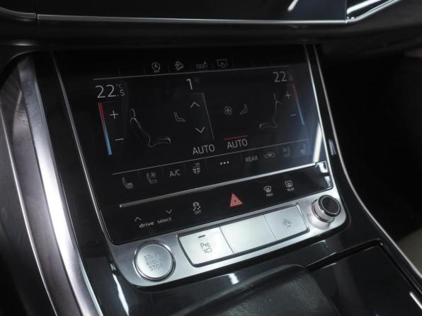 Audi Q8 I (4M) с пробегом 2018 года, цена 5 950 000 рублей, 140803 км, внедорожник, Автокод Объявления