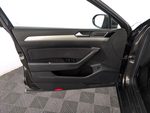 Volkswagen Passat B8 с пробегом 2017 года, цена 1 625 000 рублей, 201139 км, седан, Автокод Объявления