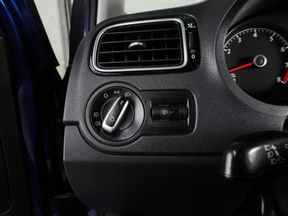 Volkswagen Polo V Рестайлинг с пробегом 2017 года, цена 1 299 000 рублей, 98779 км, седан, Автокод Объявления