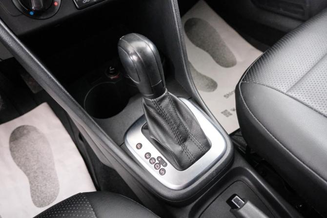 Volkswagen Polo V Рестайлинг с пробегом 2016 года, цена 1 099 000 рублей, 122300 км, седан, Автокод Объявления