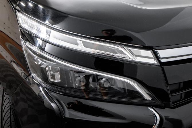 Toyota Voxy III (R80) Рестайлинг с пробегом 2018 года, цена 2 809 000 рублей, 125000 км, минивэн, Автокод Объявления