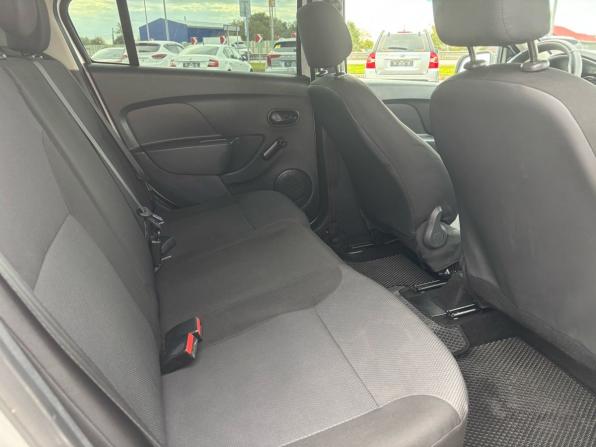 Renault Logan II с пробегом 2014 года, цена 579 000 рублей, 125140 км, седан, Автокод Объявления